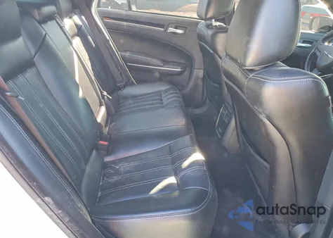 2019 Chrysler 300 S z USA, uszkodzony, nr VIN 2C3CCABG2KH693919